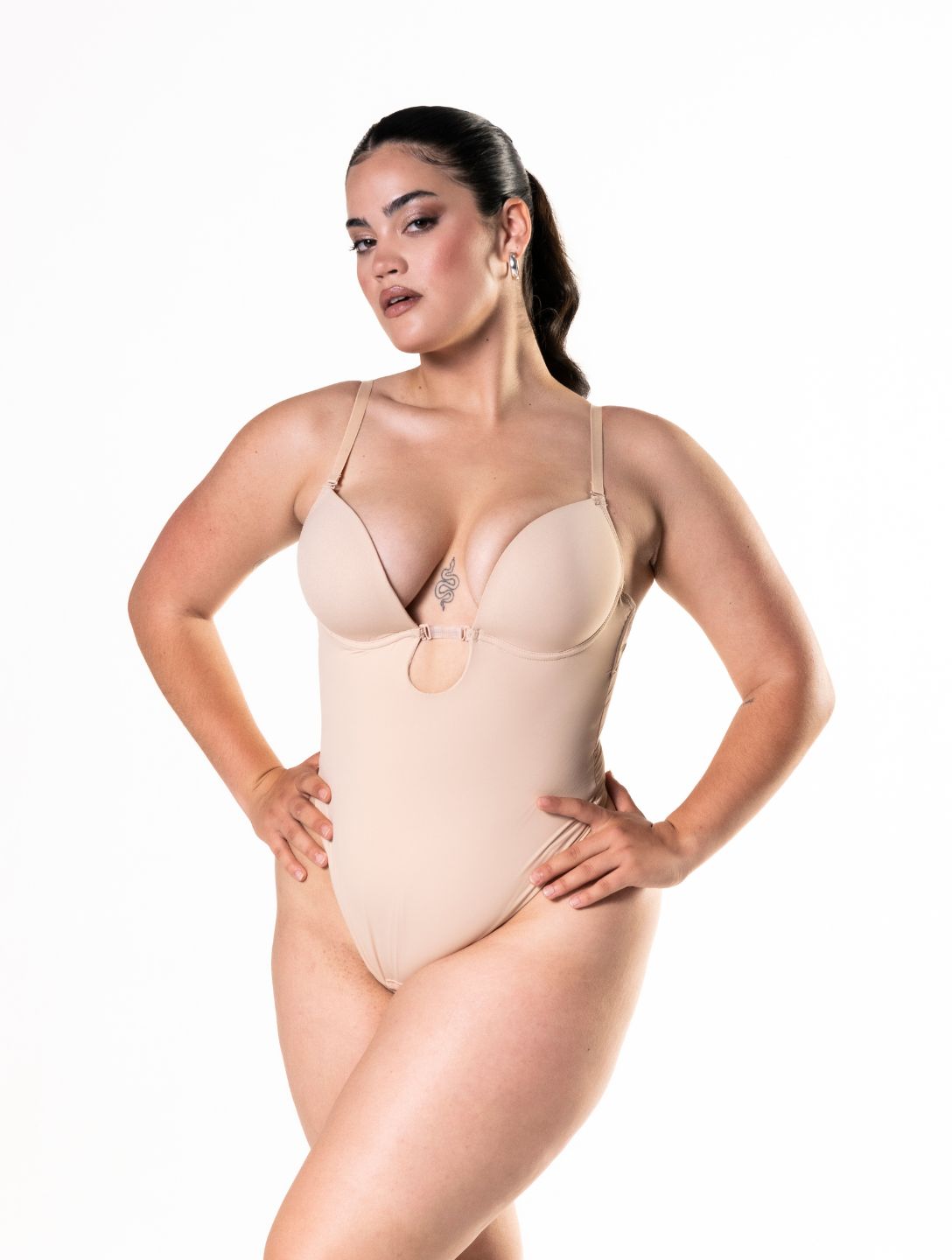 Shapewear-Bodysuit mit tiefem Ausschnitt und Tanga